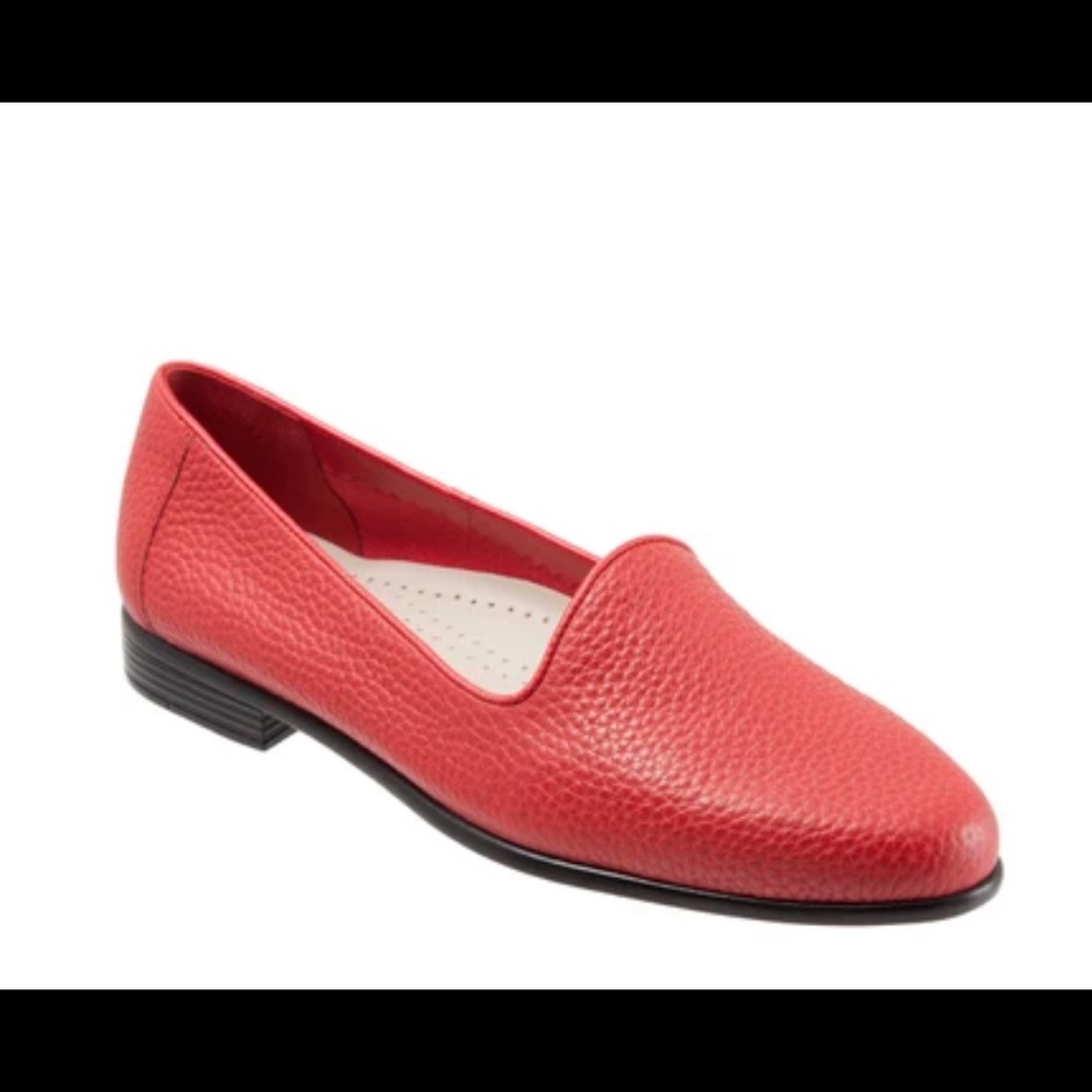 Trotters Chic Minimalist Liz Tumbled Slip-on Loafers